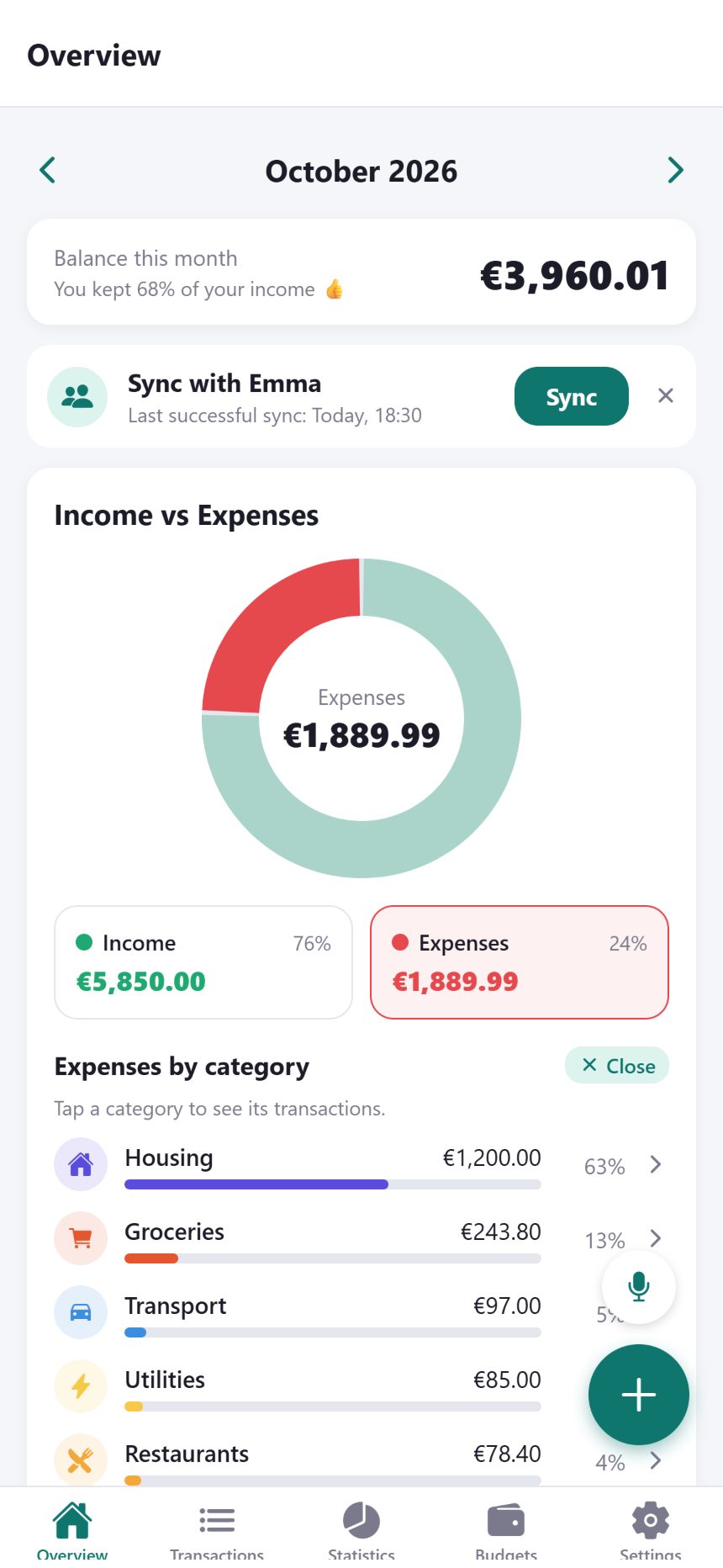 FamCents overview: monthly balance, partner sync card and income vs expenses